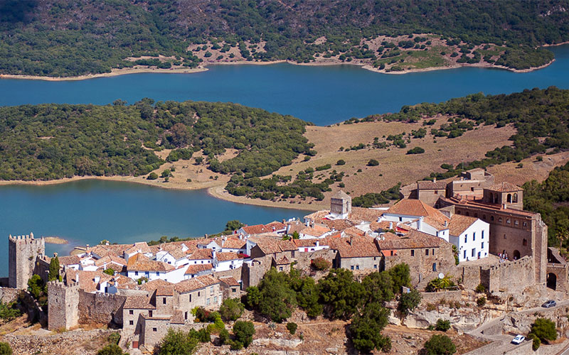 Castellar, entre fortaleza, embalse y alcornocales