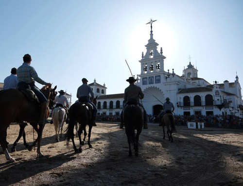 Caballistas llegando al Rocío. Almonte, Huelva (Junta)